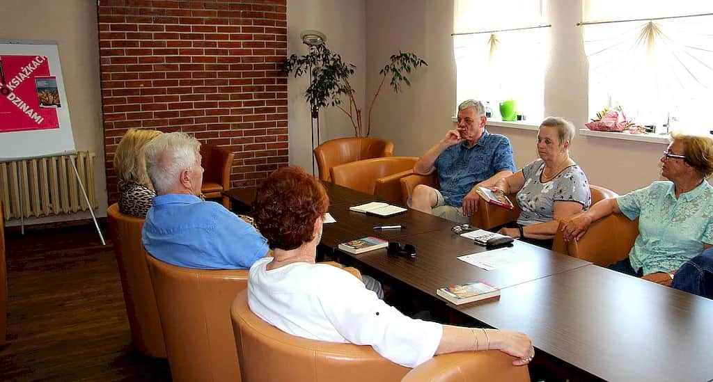 Potężna siła uczuć w literaturze - jak emocje rządzą ludzkimi wyborami