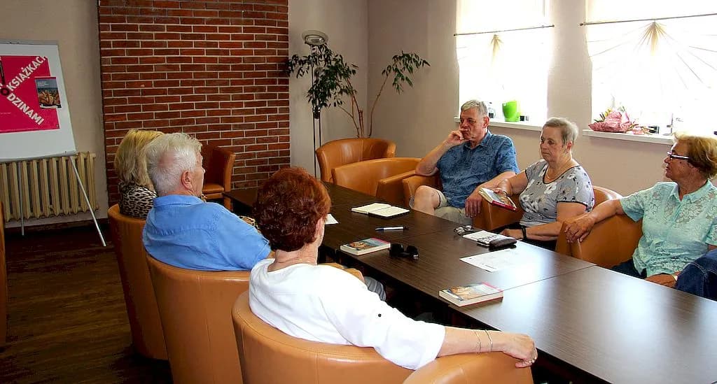 Potężna siła uczuć w literaturze - jak emocje rządzą ludzkimi wyborami