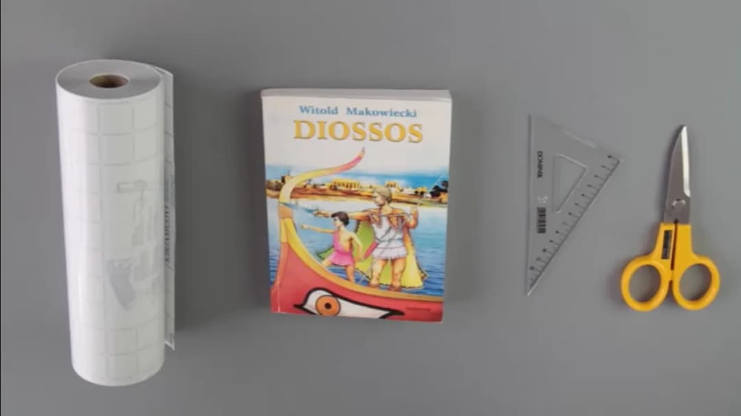 Jak obłożyć książkę folią? Prosty poradnik krok po kroku